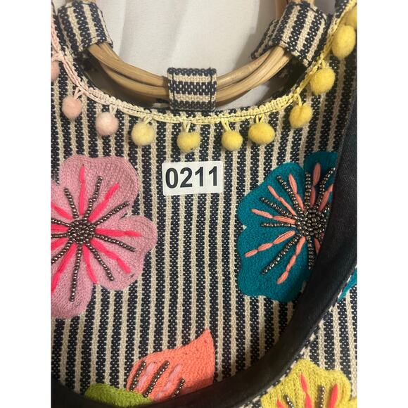 🌺 America & Beyond Embroidered Floral Stripe Tote – 100% Cotton 🌺 - Picture 10 of 10